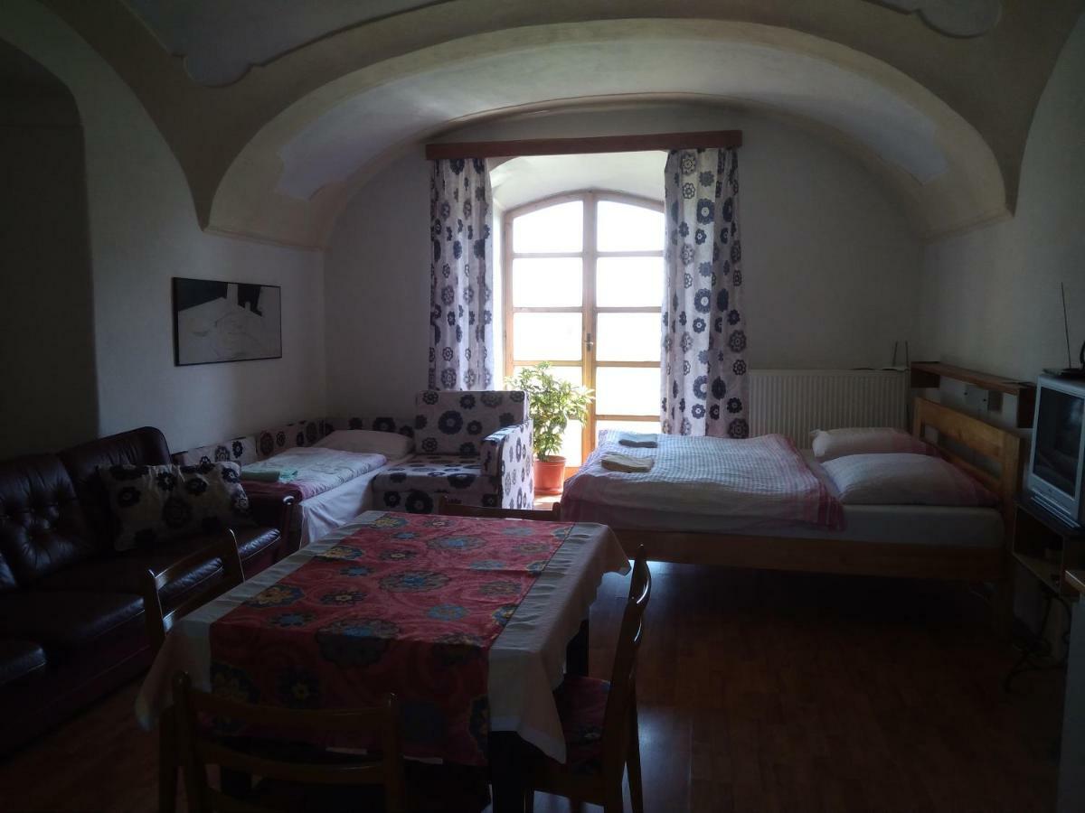 Dvůr V Borovné Appartement